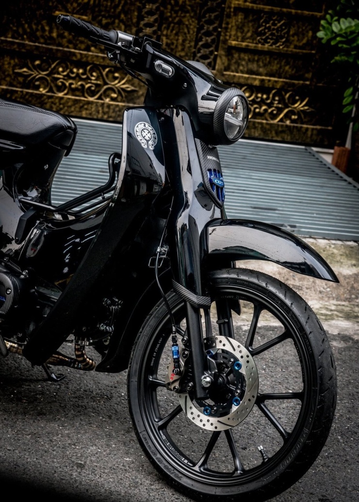 Dân chơi Gia Lai chi 120 triệu độ Honda Cub 125 thành bản đen tuyền huyền bí - 5