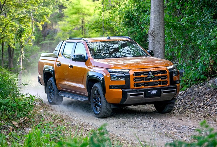 Tháng Ngâu ngược dòng: Mitsubishi Triton hạ đo ván Ford Ranger - 2