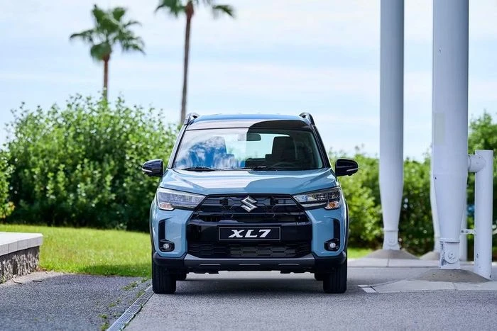 Suzuki XL7 2026 giá từ gần 570 triệu đồng, thêm bản tiêu chuẩn đấu Mitsubishi Xpander - Hình 1