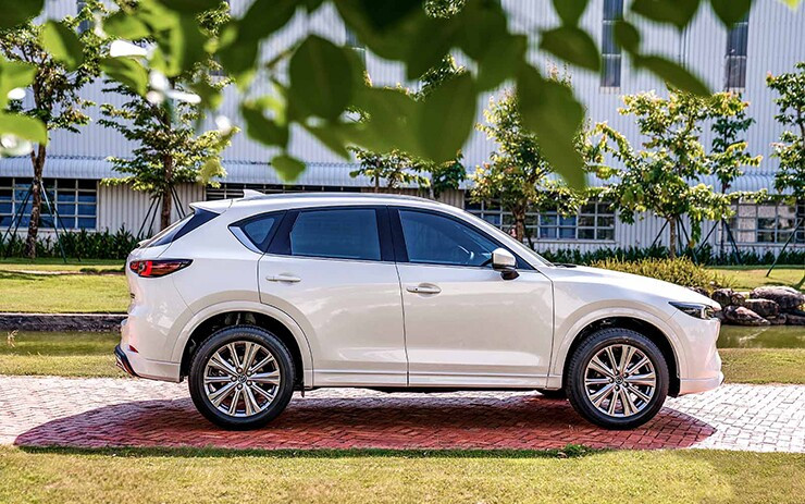 Đuôi xe và cụm đèn hậu Mazda CX-5