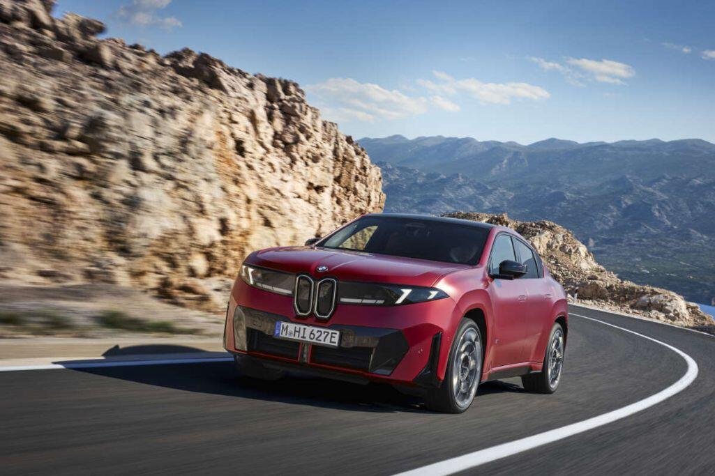 BMW iX4 thiết kế mui coupe