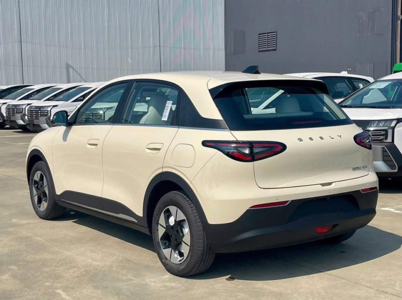 Cùng giá 499 triệu đồng nên mua Geely EX2 Max hay BYD Dolphi?