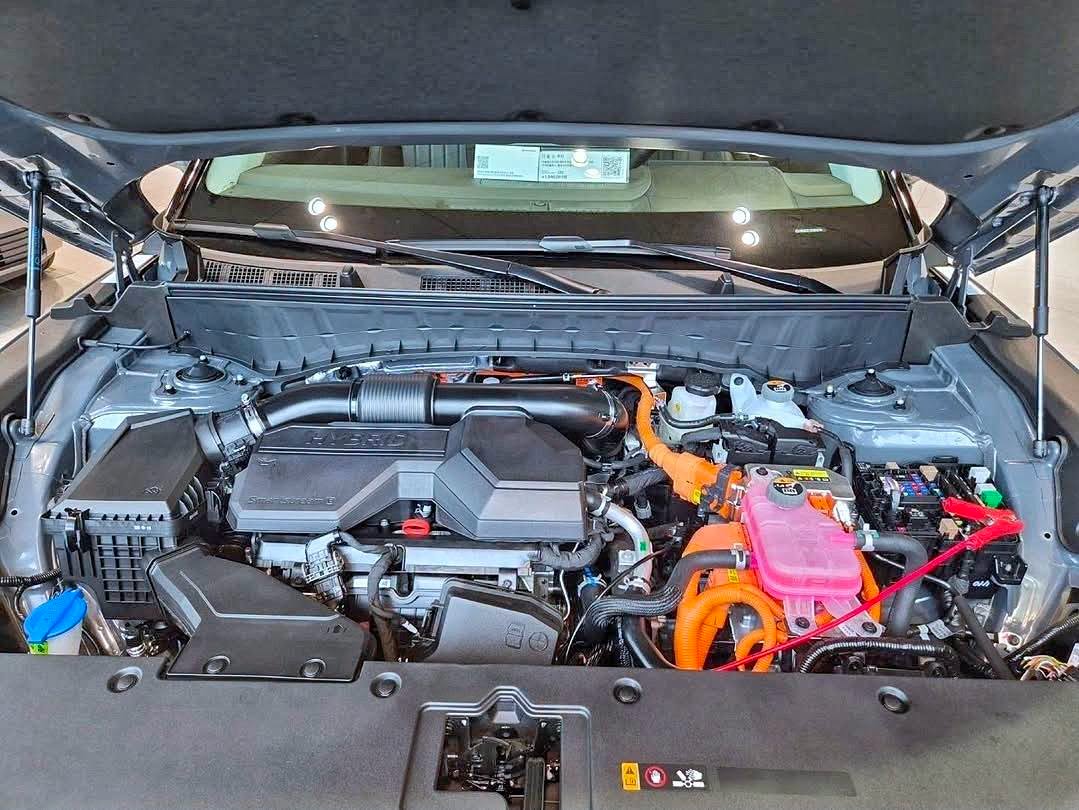 Hyundai Tucson Hybrid 15.jpg