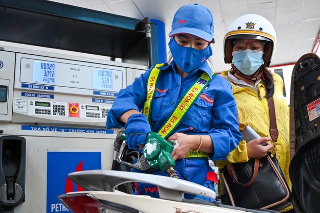 Giá xăng dầu tối 29/10: Dầu diesel tăng vọt, E5 RON 92 và E10 RON 95 rẻ hơn đỉnh bao nhiêu? Giá đầy bình các mẫu xe số ảnh 1