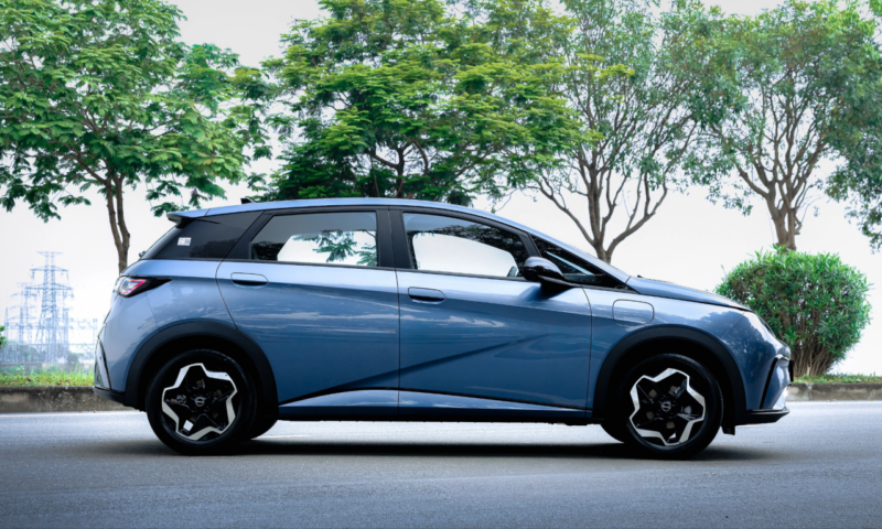 Cùng giá 499 triệu đồng nên mua Geely EX2 Max hay BYD Dolphi?