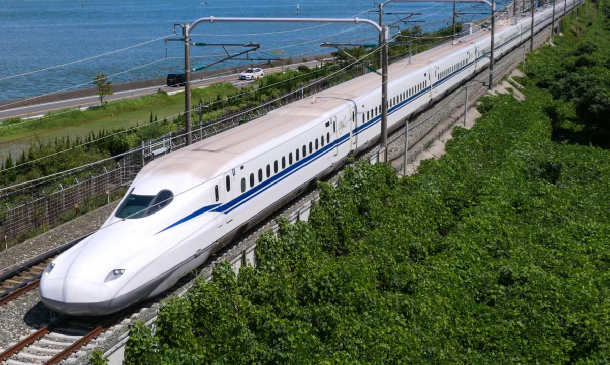 Trong giai đoạn đầu phát triển đường sắt cao tốc, Trung Quốc hợp tác với nhiều tập đoàn quốc tế
