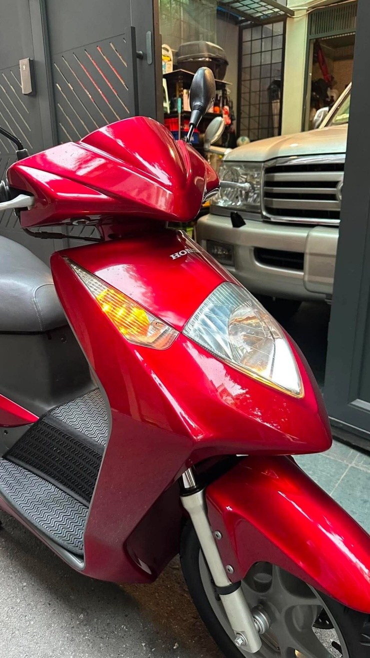 Xe tay ga Ý Honda Dylan 20 năm tuổi giá đắt hơn SH Mode 2026 - 2