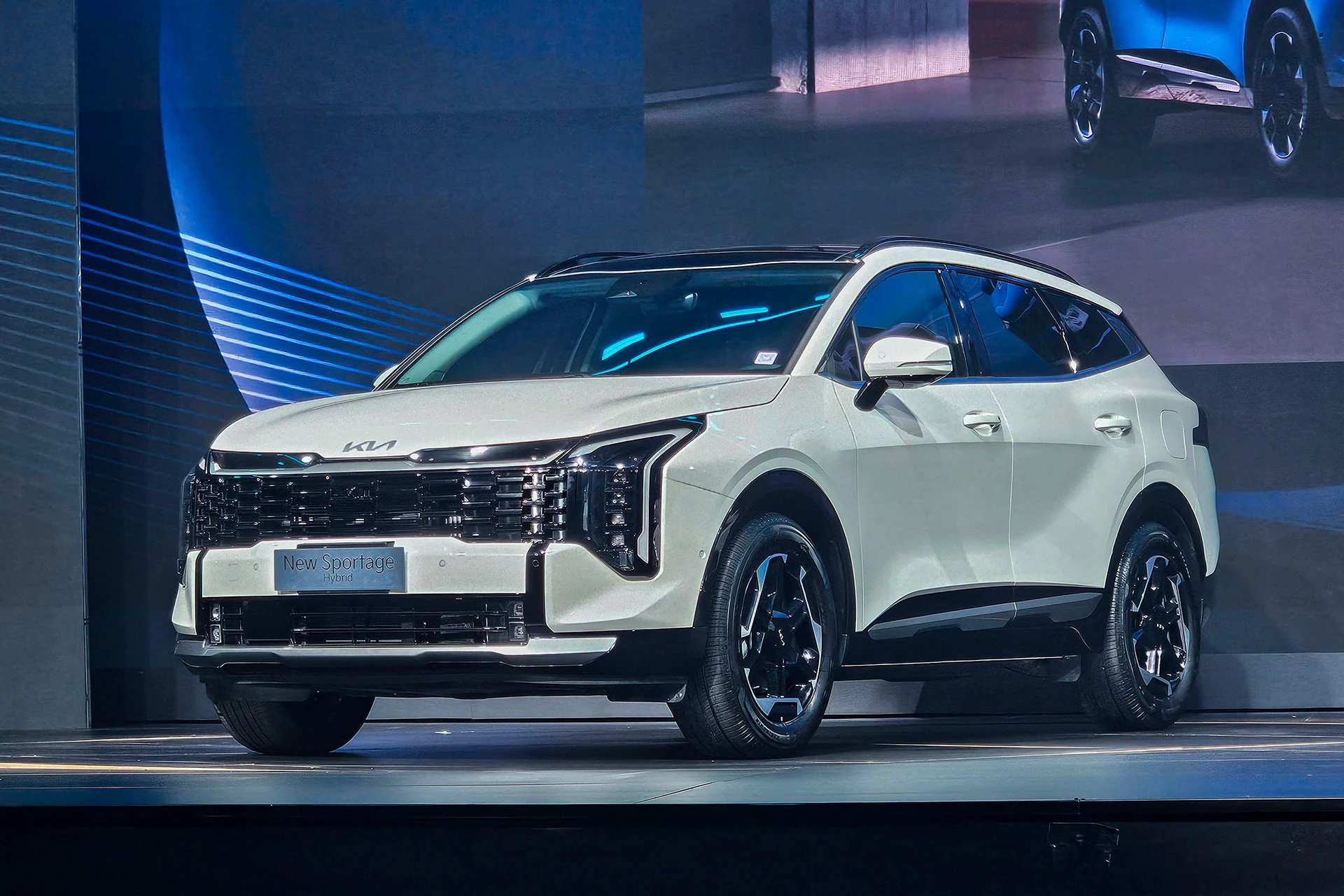 SUV PHEV, giá rẻ ngang Xforce, BYD Sealion 5 có cửa nào cạnh tranh tại Việt Nam? - Hình 2