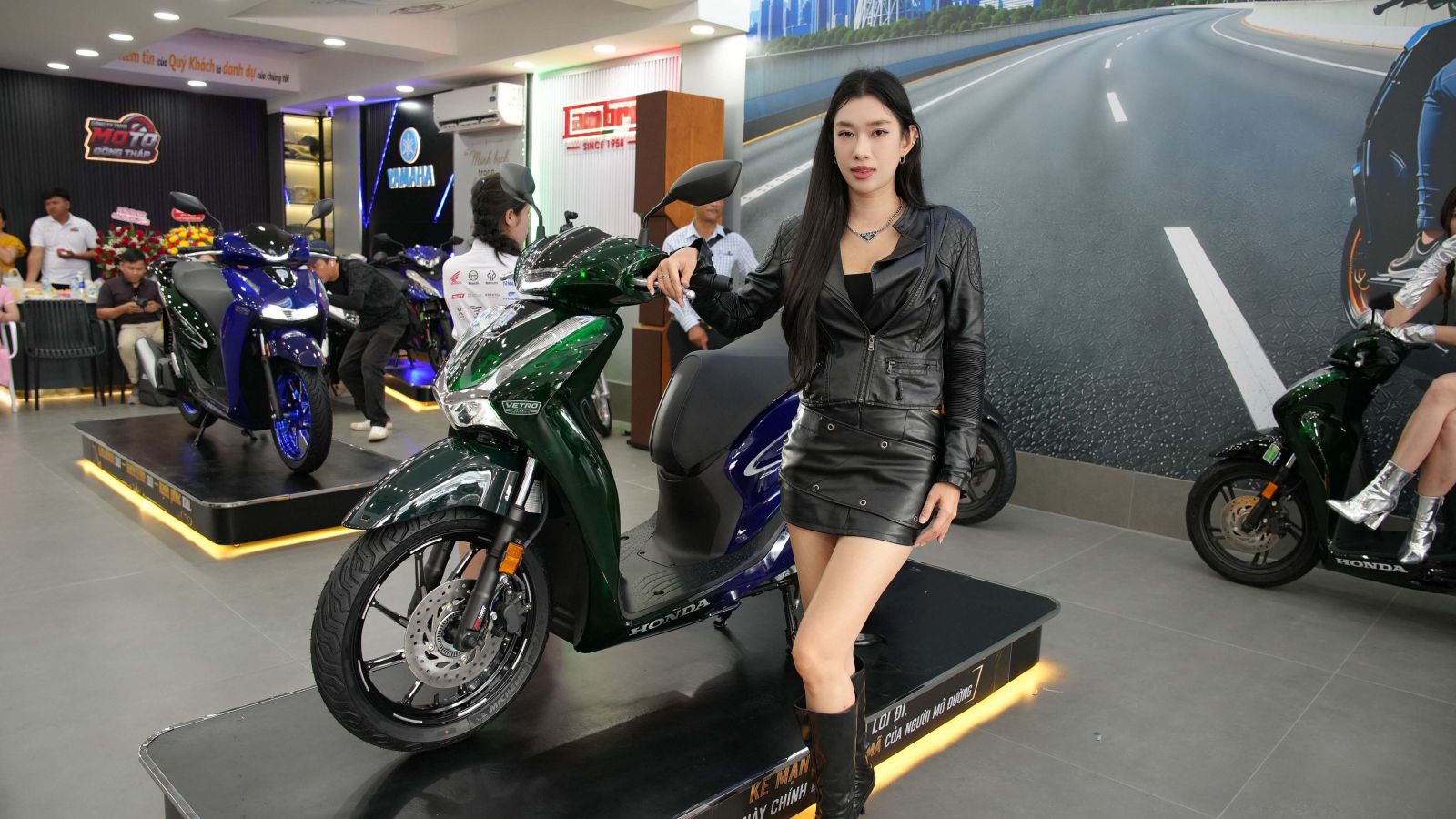 Honda SH150i Italy Super Vetro 2 in 1 - ảnh đầu xe