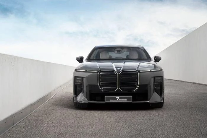 Hé lộ BMW 7 Series phiên bản chống đạn mới - Hình 2
