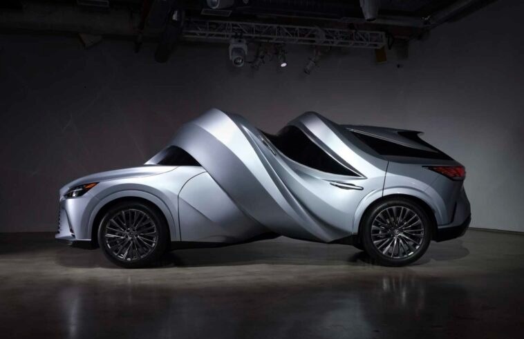 Twisted Car trên nền Lexus RX 450h+