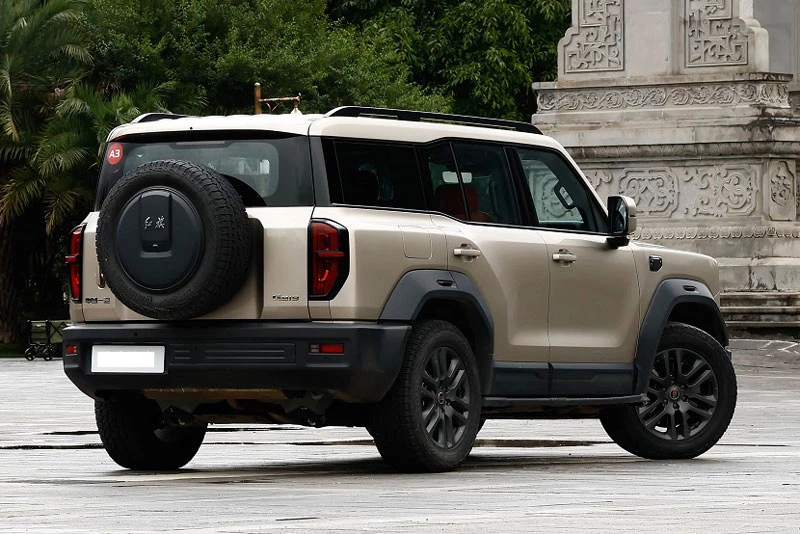 SUV địa hình cỡ lớn, công suất 843 mã lực, giá từ 1,355 tỷ đồng - Hình 4