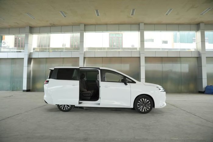 17-1792229491-wuling-trinh-lang-4-mau-xe-dien-moi-tai-viet-nam-gia-tu-279-trieu-tan-cong-manh-vao-phan-khuc-mpv