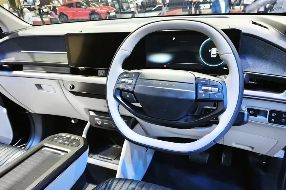 Khoang lái của Hyundai Neira được bê nguyên từ Kia Carens Clavis EV