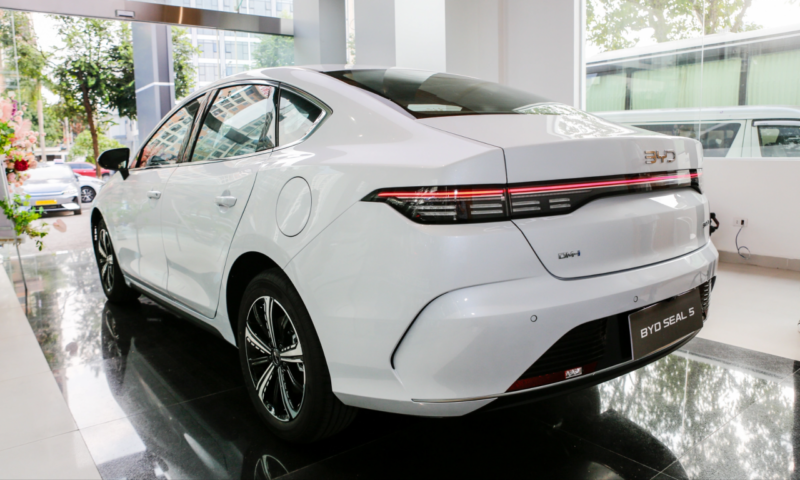 Chi tiết xe BYD Seal 5 2026: Sedan hạng C hybrid có gì?