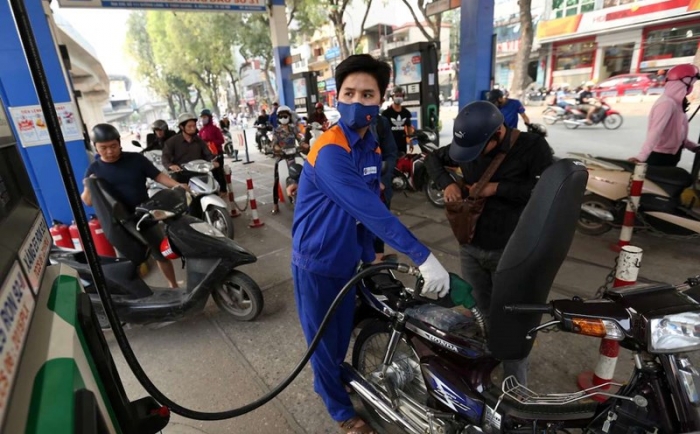 Giá xăng dầu hôm nay 7/10: E10 RON 95 và E5 RON 92 đứng trước cơ hội giảm về 19.000 đồng/lít? Giá đầy bình xe ga 125cc ảnh 1