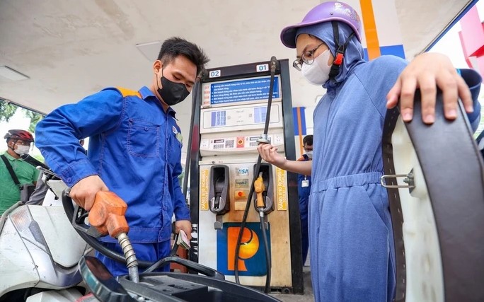 Giá xăng dầu trưa 19/9: E10 RON 95 và E5 RON 92 đều hơn 25.000 đồng/lít, dầu diesel còn đắt hơn, giá đầy bình ô tô Mazda ảnh 1