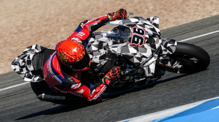 CBR1000RR-R Fireblade với lớp ngụy trang tại Jerez