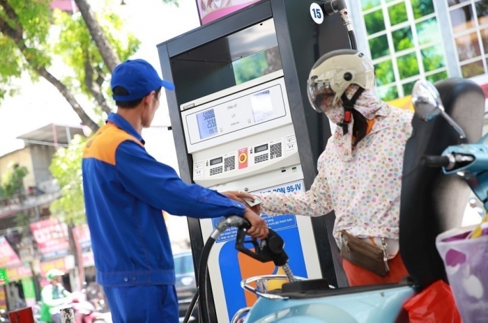 Giá xăng dầu trưa nay 7/10: Dầu giảm mạnh, E5 RON 92 và E10 RON 95 manh nha về 19.000 đồng/lít? Giá đầy bình ô tô Toyota ảnh 1