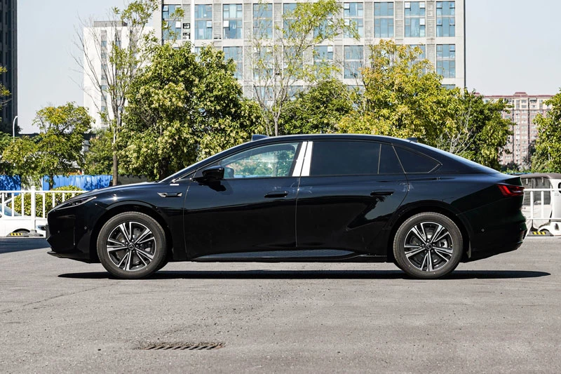 Xe điện công suất 721 mã lực, phạm vi hoạt động 730 km, giá từ 650 triệu đồng - Hình 4