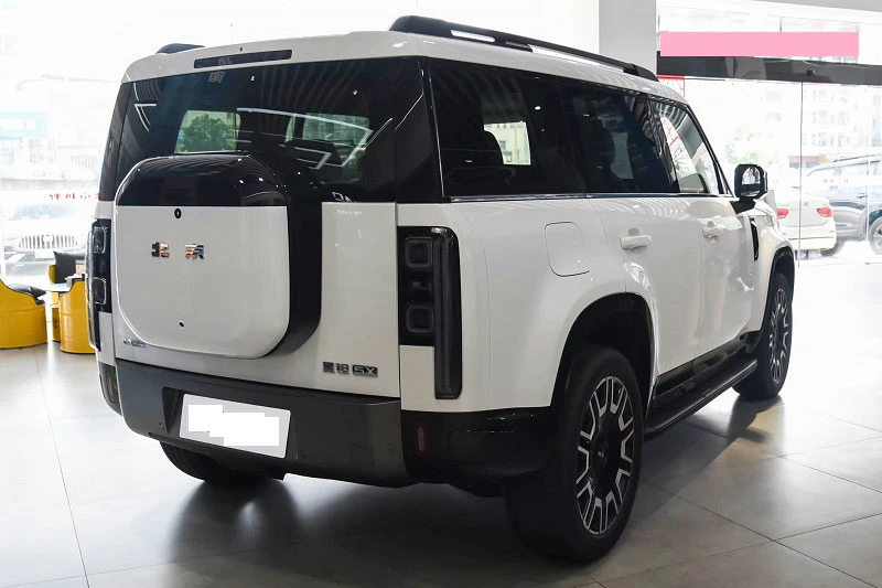 Xe gầm cao địa hình mạnh 544 mã lực, giá gần 660 triệu đồng - Hình 4