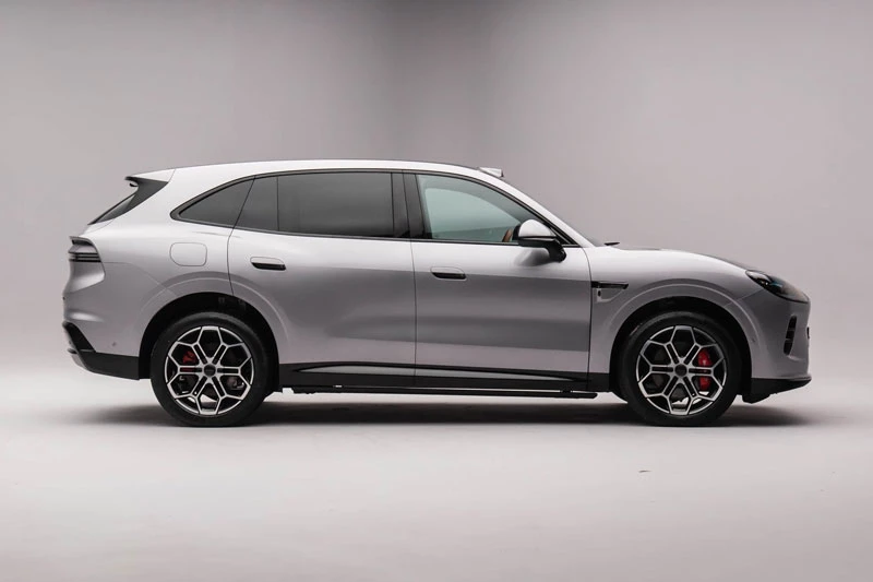 SUV công suất 462 mã lực, trang bị tối tân, giá gần 930 triệu đồng - Hình 3