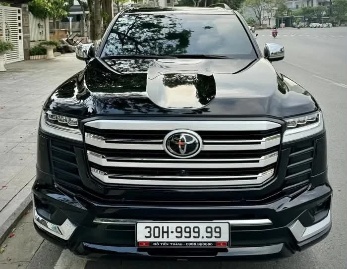 Toyota Land Cruiser 300 cũ biển ngũ quý 9 lột xác với bodykit đời 2026 - Hình 2