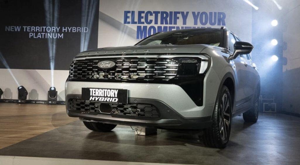 Xe được trang bị hệ truyền động hybrid với sự kết hợp giữa động cơ xăng I4, dung tích 1.5L và mô-tơ điện.