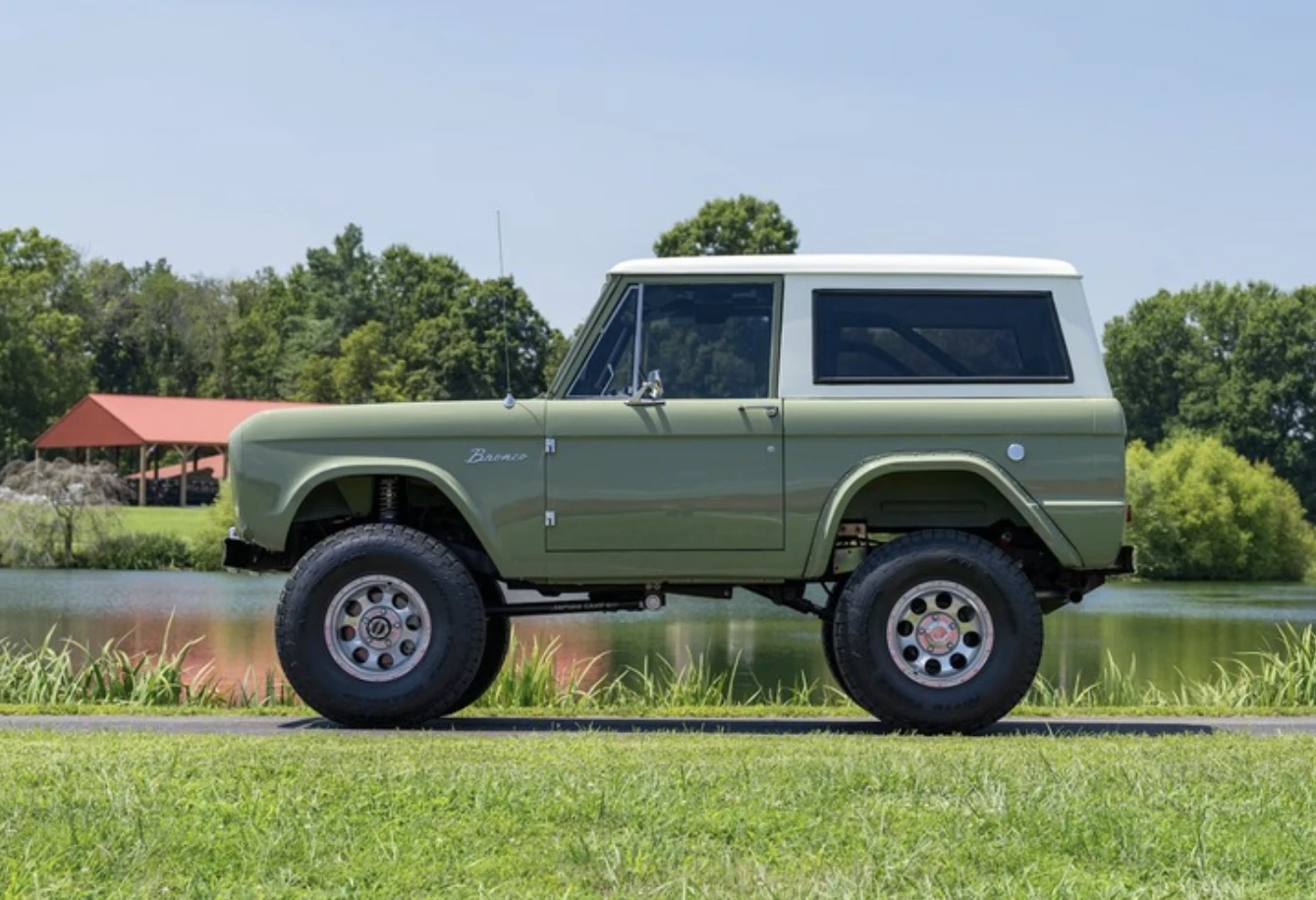 Ford Bronco 1969 phục chế hiện đại với động cơ V8 5.0L, nâng cấp toàn diện - Hình 3