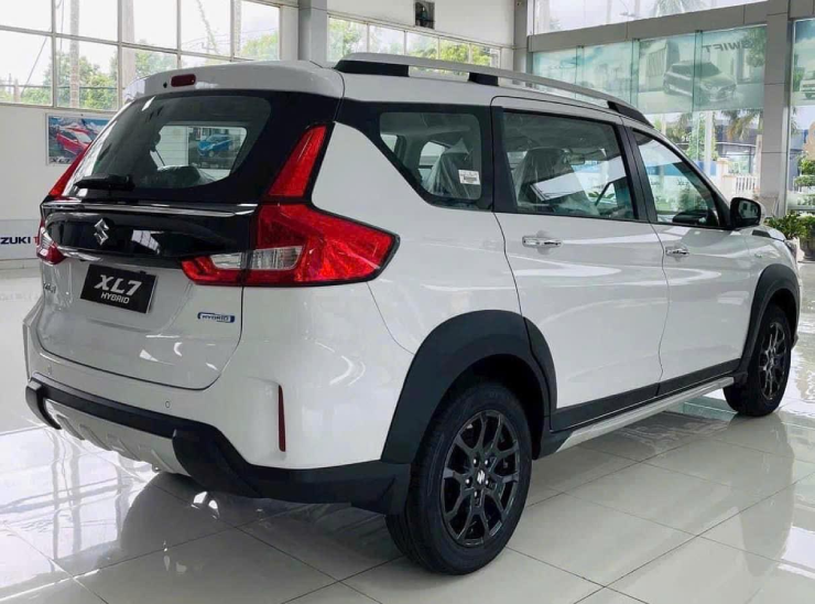 Suzuki XL7 Hybrid hướng tới nhóm khách hàng gia đình và xe dịch vụ ưu tiên tính thực dụng