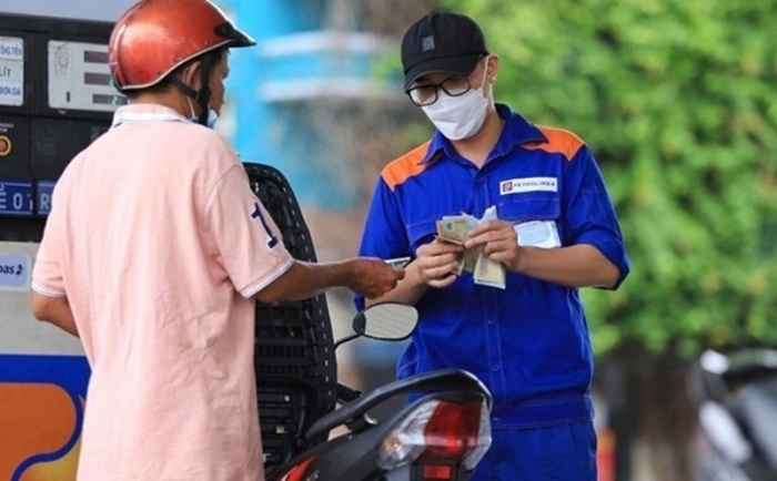 Giá xăng dầu trưa nay 7/8: Xăng E10 giảm về cách đáy 2.300 đồng, RON 92 rẻ hơn đỉnh 8.300 đồng, giá đầy bình xe ga 125cc ảnh 1