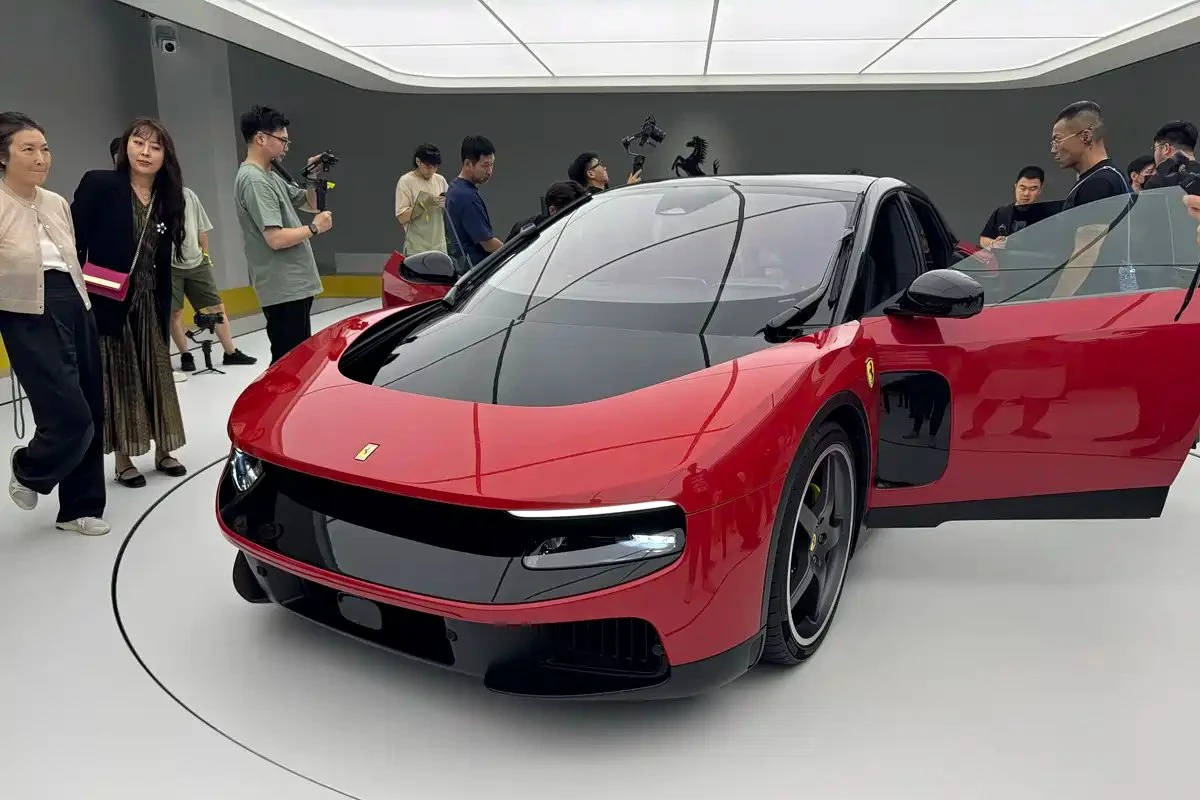 Ferrari Luce kế hoạch giao hàng