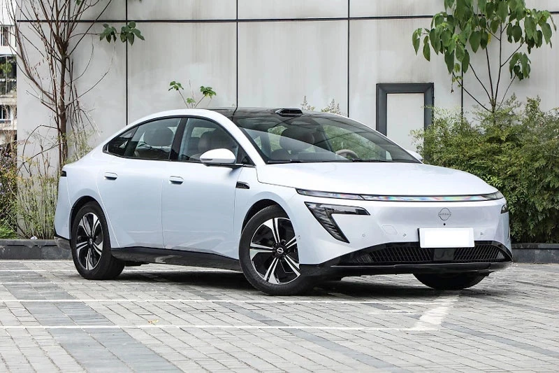 Xuất hiện ô tô điện Nissan giá 465 triệu đồng mạnh 268 mã lực, đi 635 km/lần sạc sẽ bán ở Việt Nam? - Hình 2