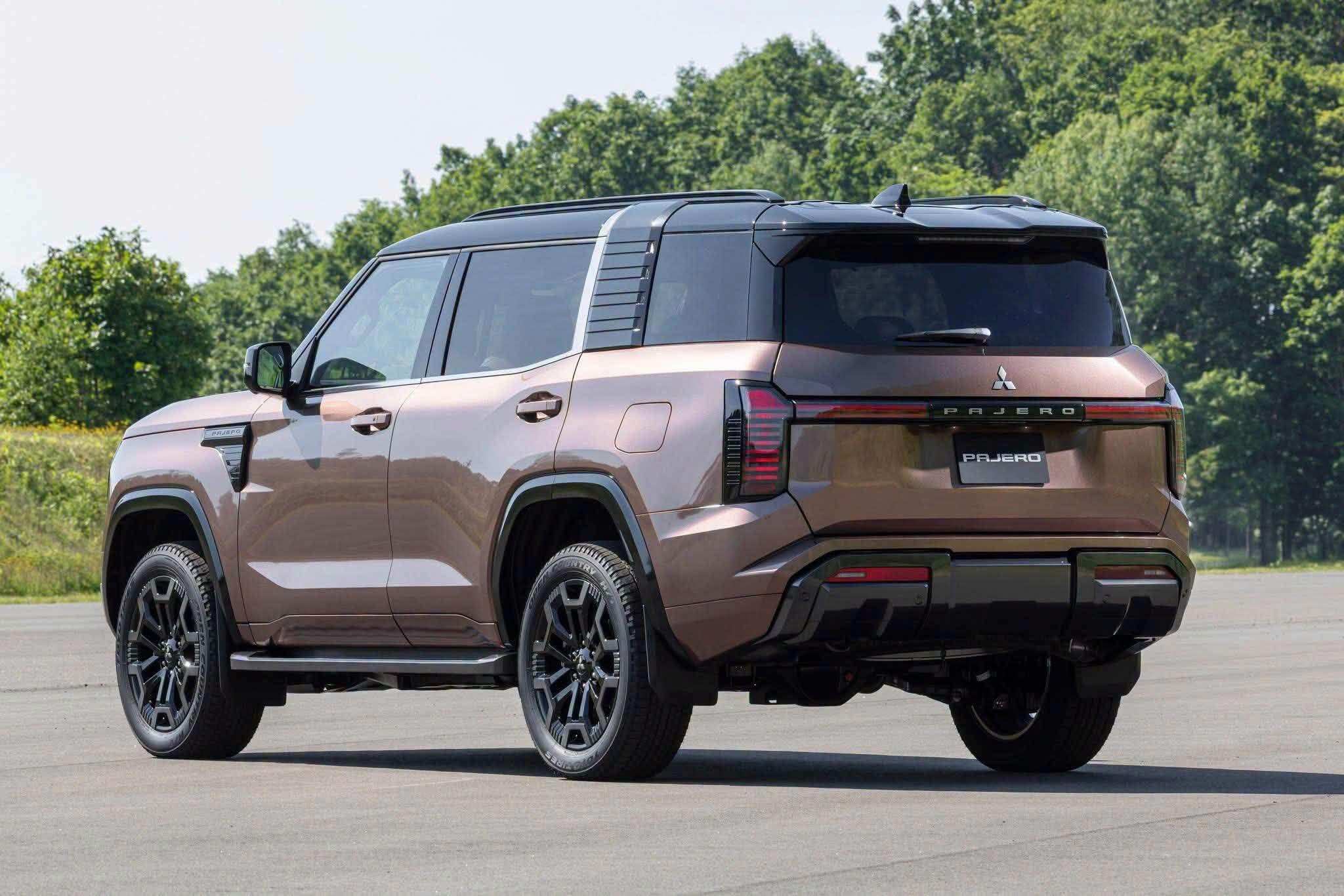 Mitsubishi cũng khéo léo đưa một số chi tiết gợi nhớ lịch sử Pajero vào thế hệ mới.