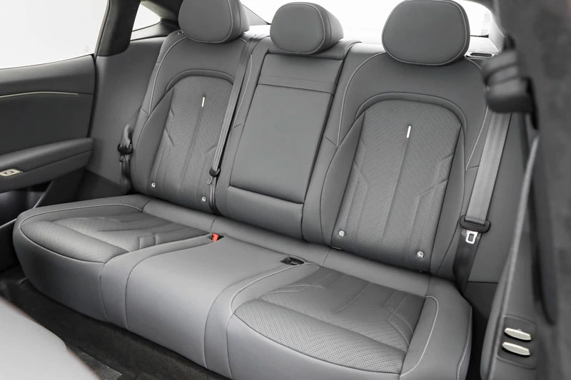 Xe điện công suất 496 mã lực, phạm vi hoạt động 755 km, giá gần 700 triệu đồng - Hình 5