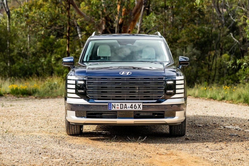 Chủ xe Hyundai Palisade Hybrid mê loạt công nghệ: Chìa khóa điện thoại, HUD và camera tích hợp
