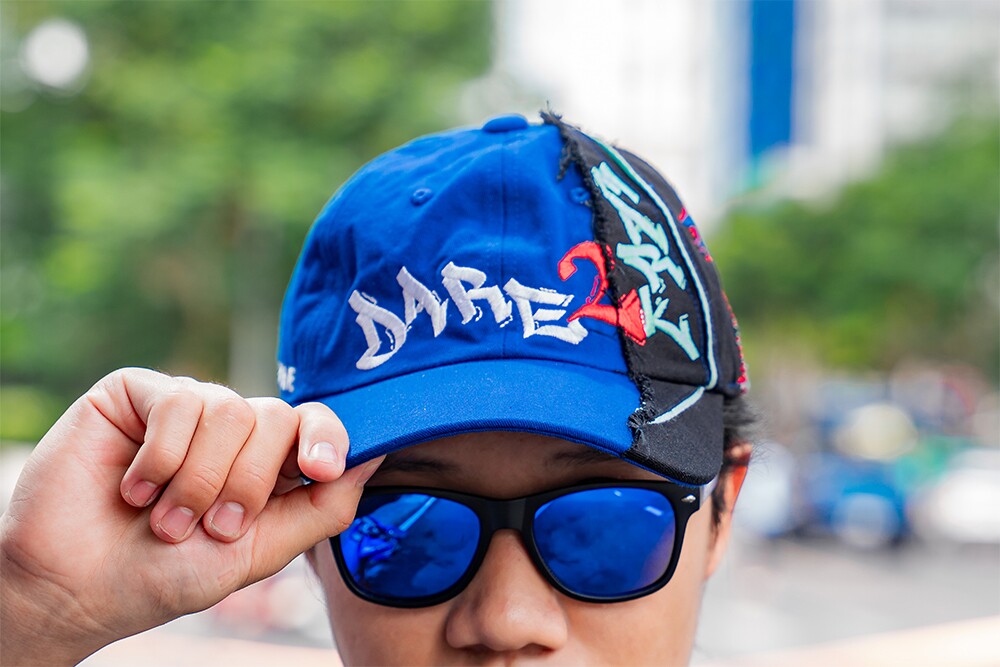 Item nón thời trang trong bộ sưu tập “Dare 2 Mark”