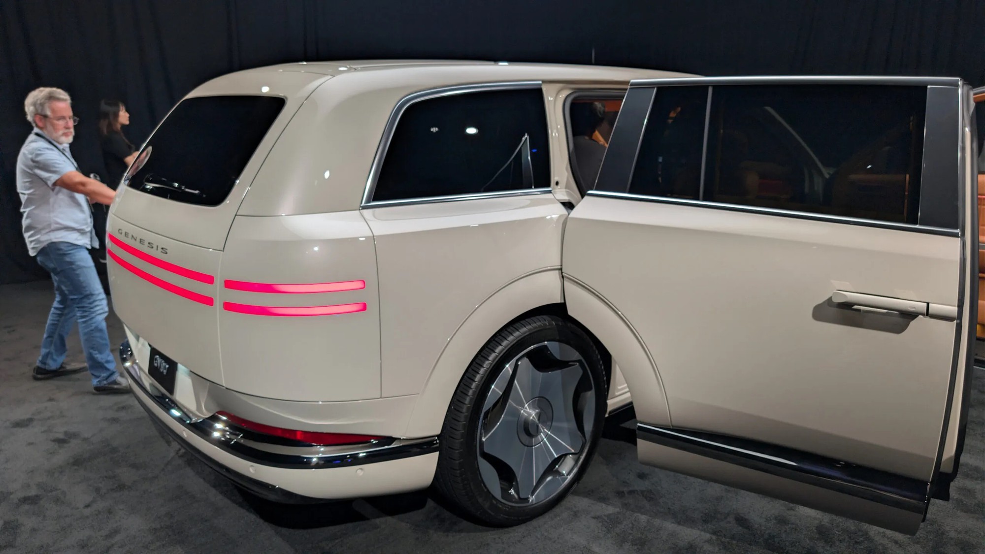 Chi tiết Genesis GV90 mới ra mắt: SUV điện cỡ lớn có cửa mở kiểu Rolls-Royce, công suất 657 mã lực, giá bán vẫn là ẩn số - Ảnh 6.