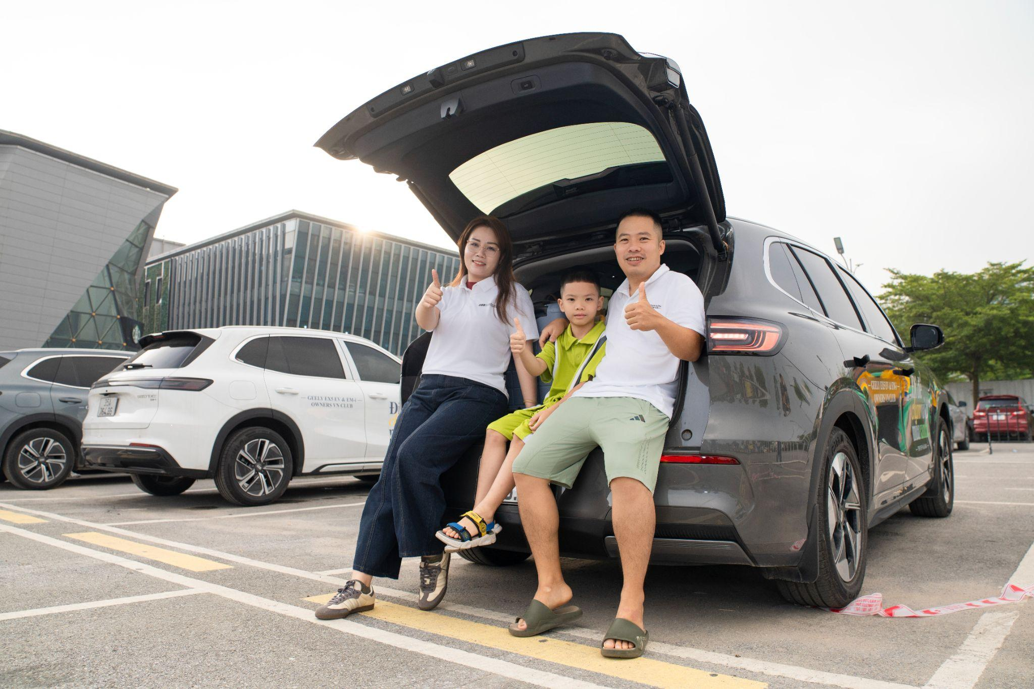 Anh Nguyễn Mạnh Cường và gia đình trong chuyến hành trình