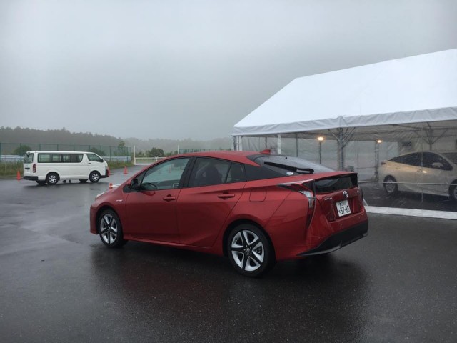 toyota-prius-the-he-moi-mau-do