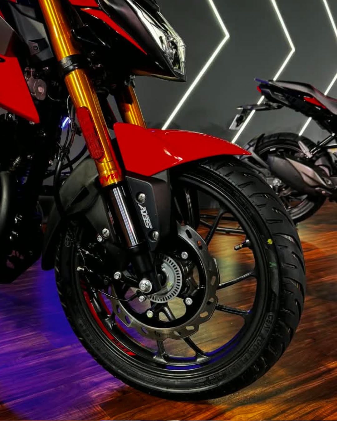 ‘Vua côn tay’ 163cc mới ra măt giá 34,6 triệu đồng rẻ hơn Yamaha Exciter, có phanh ABS 2 kênh vượt trội Honda Winner R ảnh 4