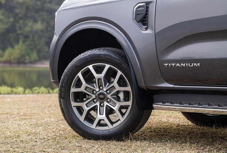Giá xe Ford Everest lăn bánh tháng 10/2026 và đánh giá chuyên sâu mọi phiên bản tại Việt Nam - Hình 4