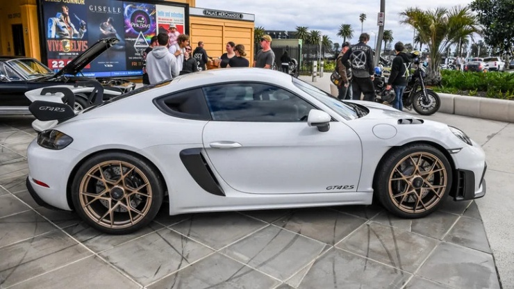 Hàng trăm chiếc xe thể thao Porsche có nguy cơ bánh xe văng ra khi đang chạy - 2