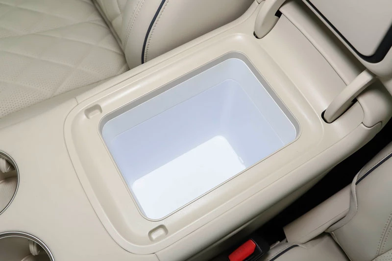 SUV dài hơn 5 mét, công suất 402 mã lực, giá gần 900 triệu đồng - Hình 6