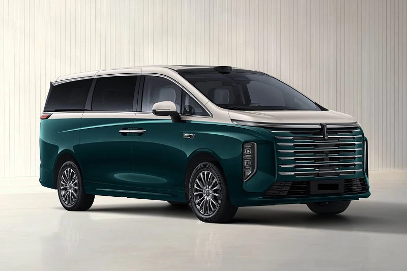 Xe MPV động cơ hybrid, công suất 438 mã lực, giá hơn 1 tỷ đồng - Hình 1
