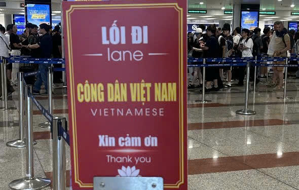 Biển báo phân làn cho công dân Việt Nam. Ảnh: NIA