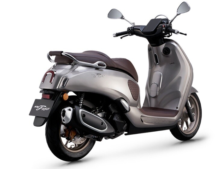 Honda ra mắt xe ga mới với radar điểm mù, trang bị đáng gờm hơn SH