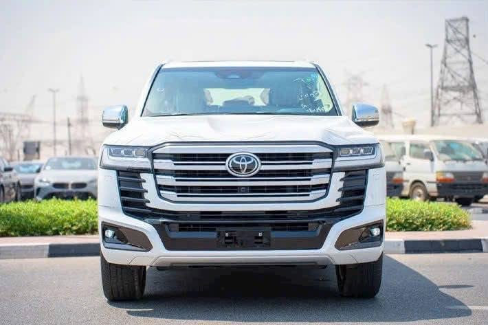 Toyota Land Cruiser Hybrid chỉ có thay đổi nhẹ về ngoại thất