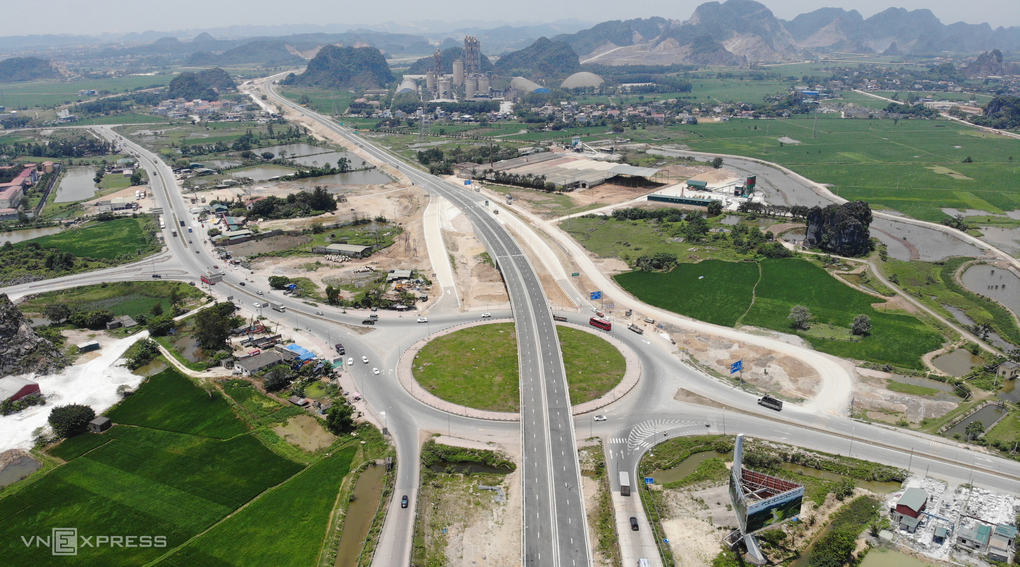 Cao tốc Mai Sơn - quốc lộ 45 qua Ninh Bình. Ảnh: Lê Hoàng