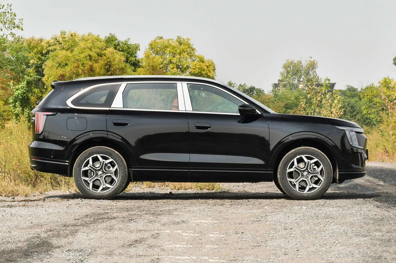 SUV hạng D mạnh 408 mã lực, di chuyển 220km không cần đổ xăng, giá hơn 580 triệu đồng - Hình 2